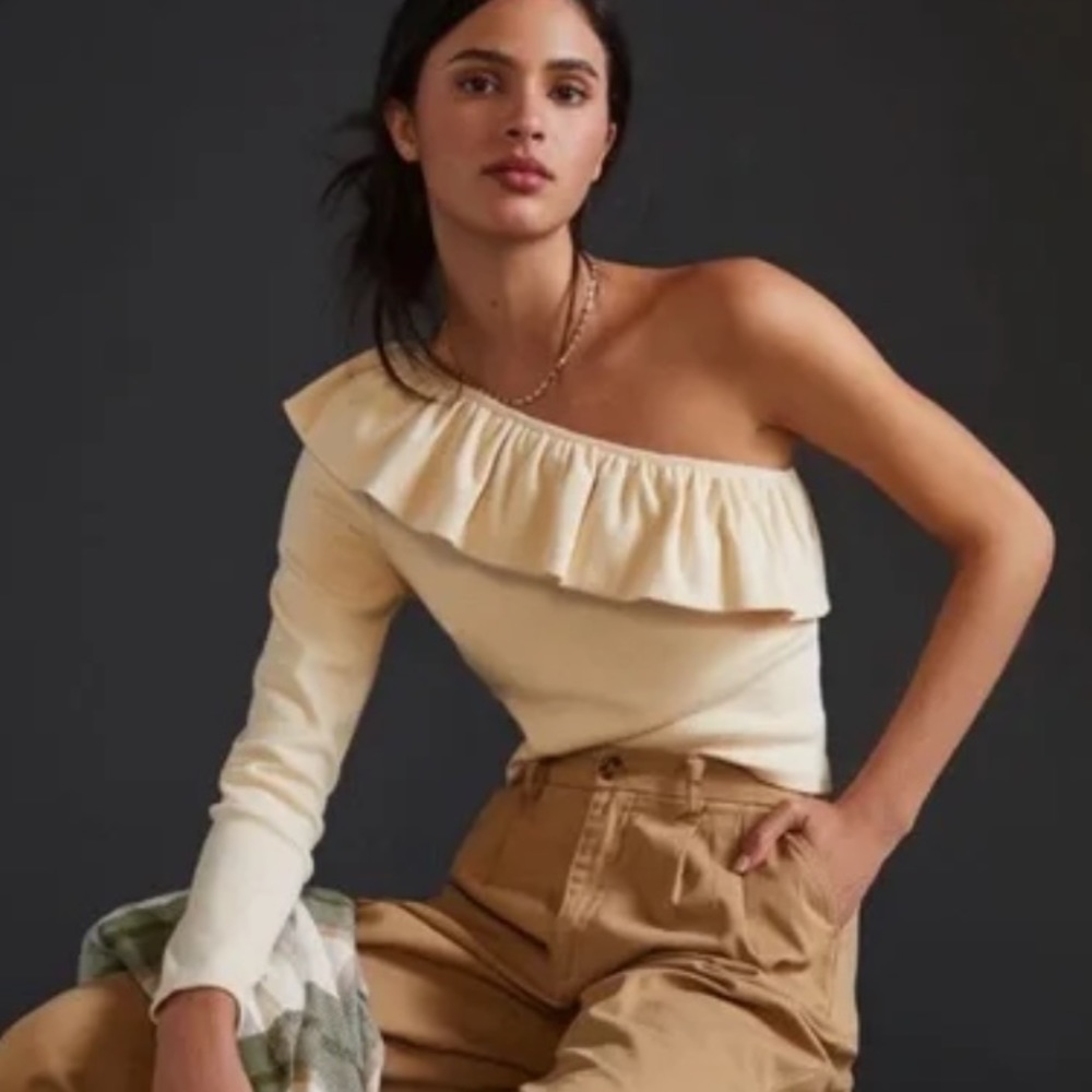 Anthropologie Ivory Ribbed Riffled One Shoulder Top m